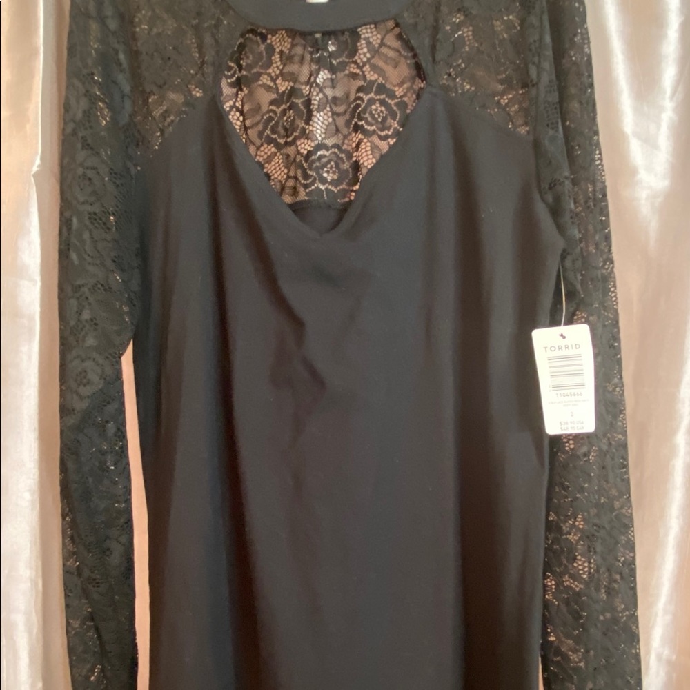 Lace shelf top style shirt